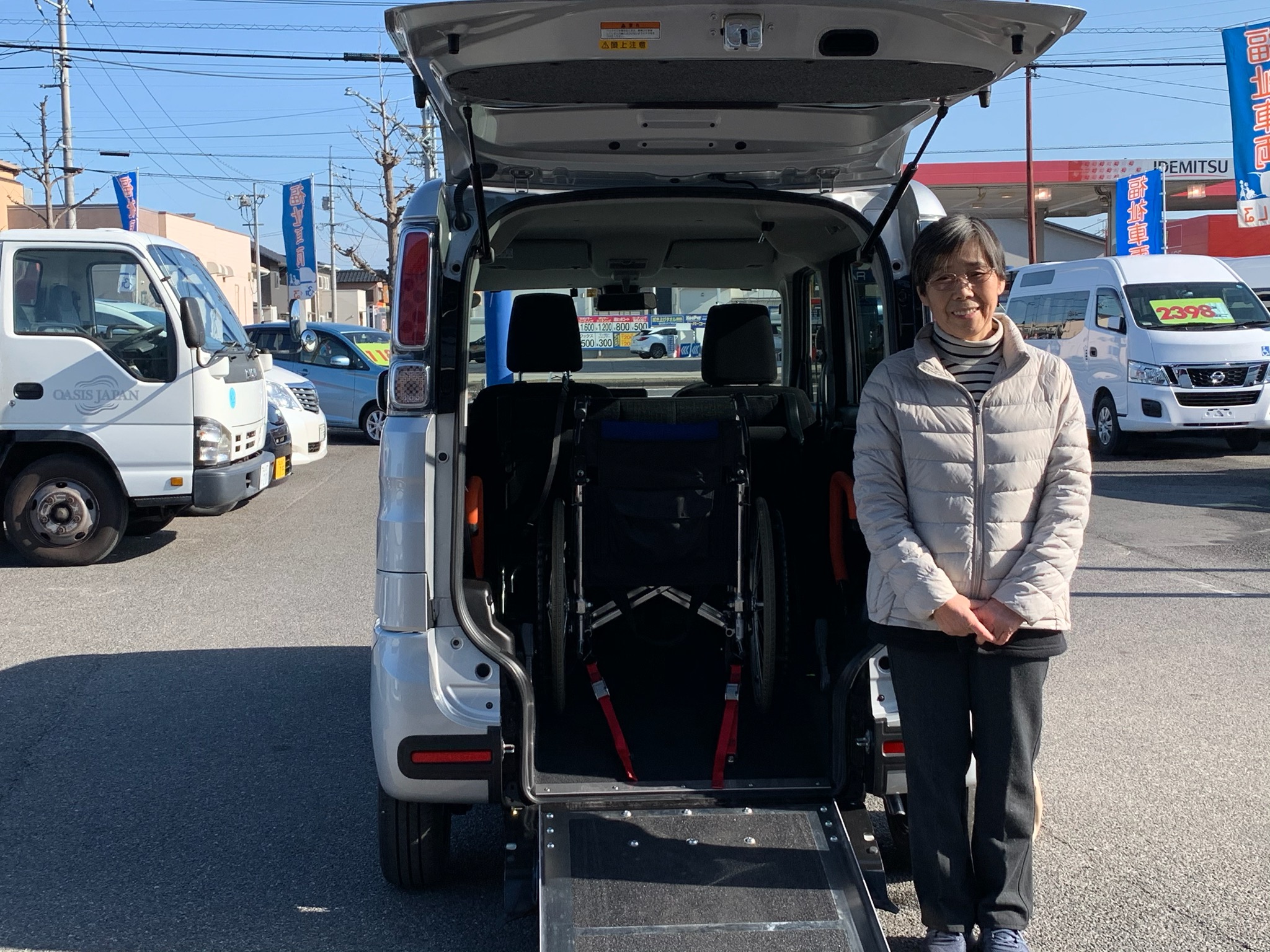 スタッフの皆様もいつも笑顔で 福祉車両の専門店オアシスジャパン